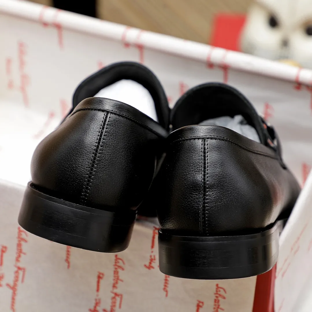 Factory price 460 🔥Ferragamo's new men's casual slip-on shoes🇨🇳Official website original 1:1 mold opening, original quality💯Fine workmanship, high-end luxury☘The upper is made of imported Italian first-layer cowhide🌴Water-dyed🐂Leather lining🍓Rubber wear-resistant and non-slip outsole, breathable and comfortable to wear🍍The first choice for high-grade men, 3 colors available! Code number 38-44 (45.46. Can be customized)